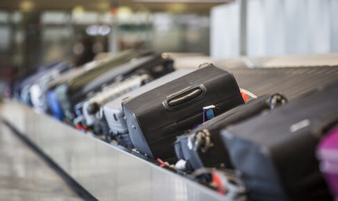 空港の手荷物カウンター